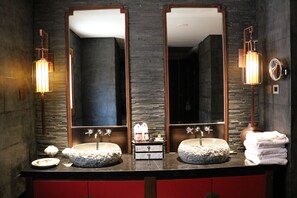 Room - Perched Memory (Lijiang)