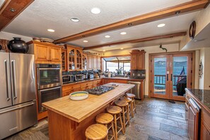 Fridge, microwave, oven, stovetop - Rygh Lakefront by Hauserman Rentals (Carnelian Bay)