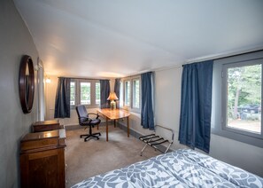 2 Schlafzimmer, Schreibtisch, Bügeleisen/Bügelbrett, WLAN