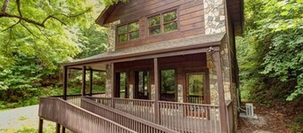 Running Branch Lodge (cabin) Nantahala,rafting,zipline,Wifi, dtv, firepit,stream