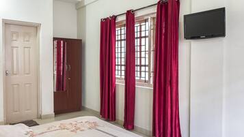 Comfort House, 3 Bedrooms | 3 bedrooms, desk