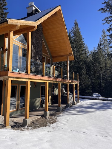 Escapade isolée de montagne avec des vues étonnantes