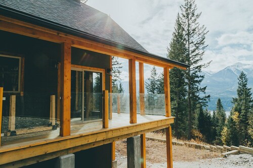 Secluded Mountain Getaway With Astonishing Views