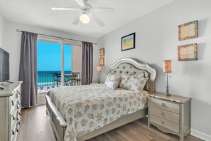 3 slaapkamers, een strijkplank/strijkijzer, gratis wifi