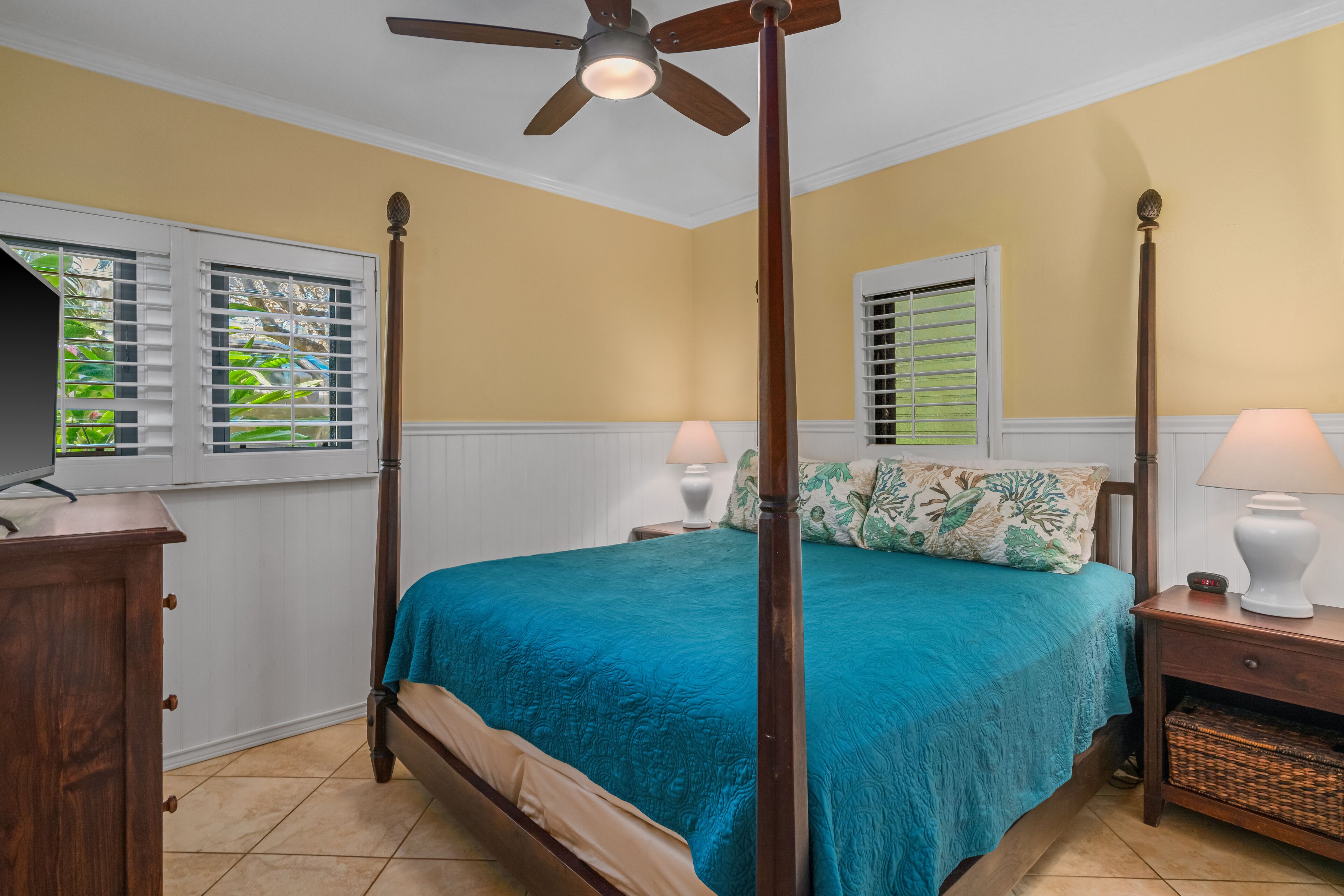 2 bedrooms, iron/ironing board, internet, bed sheets