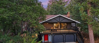 Mancave - pasos a la cumbre. Enorme sala de juegos. A minutos de lago y pueblo. Diversión para toda la familia.