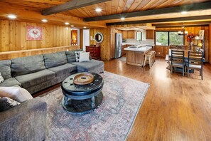 TV, peis, videospill og DVD-spiller