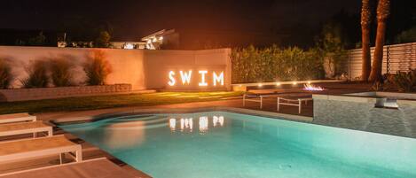 Piscina all'aperto, una piscina riscaldata