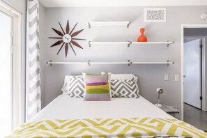3 bedrooms, iron/ironing board, free WiFi, bed sheets - Beautiful Midcentury Oasis (Palm Springs)