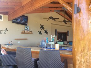 Bar (on property) - Luxury condo in prestigious Hali'i Kai oceanfront community. Ocean bar and grill (Waikoloa Village)