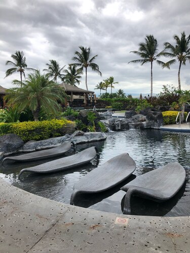 Luxury condo in prestigious Hali'i Kai oceanfront community. Ocean bar and grill
