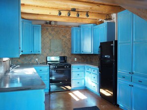 Geladeira, fogão, cooktop, cafeteira/chaleira