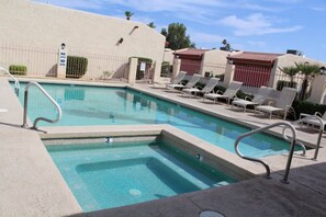Outdoor pool, a heated pool - Clean and Comfy! Close to Lake+ London Bridge 2bdrm 2 Bth Kitchen, Pool+Hot Tub (Lake Havasu City)