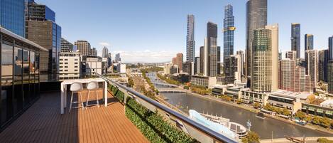 2 Bedroom Penthouse Apartment with Panoramic Views | Terrace/patio