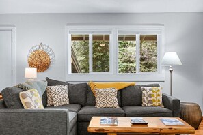 TV, fireplace, DVD player - RMR: Gros Ventre A5 Condo in Teton Village (Teton Village)