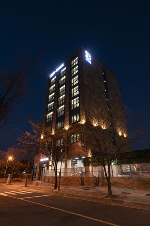 Front of property - Sinho Brown-dot (Busan)