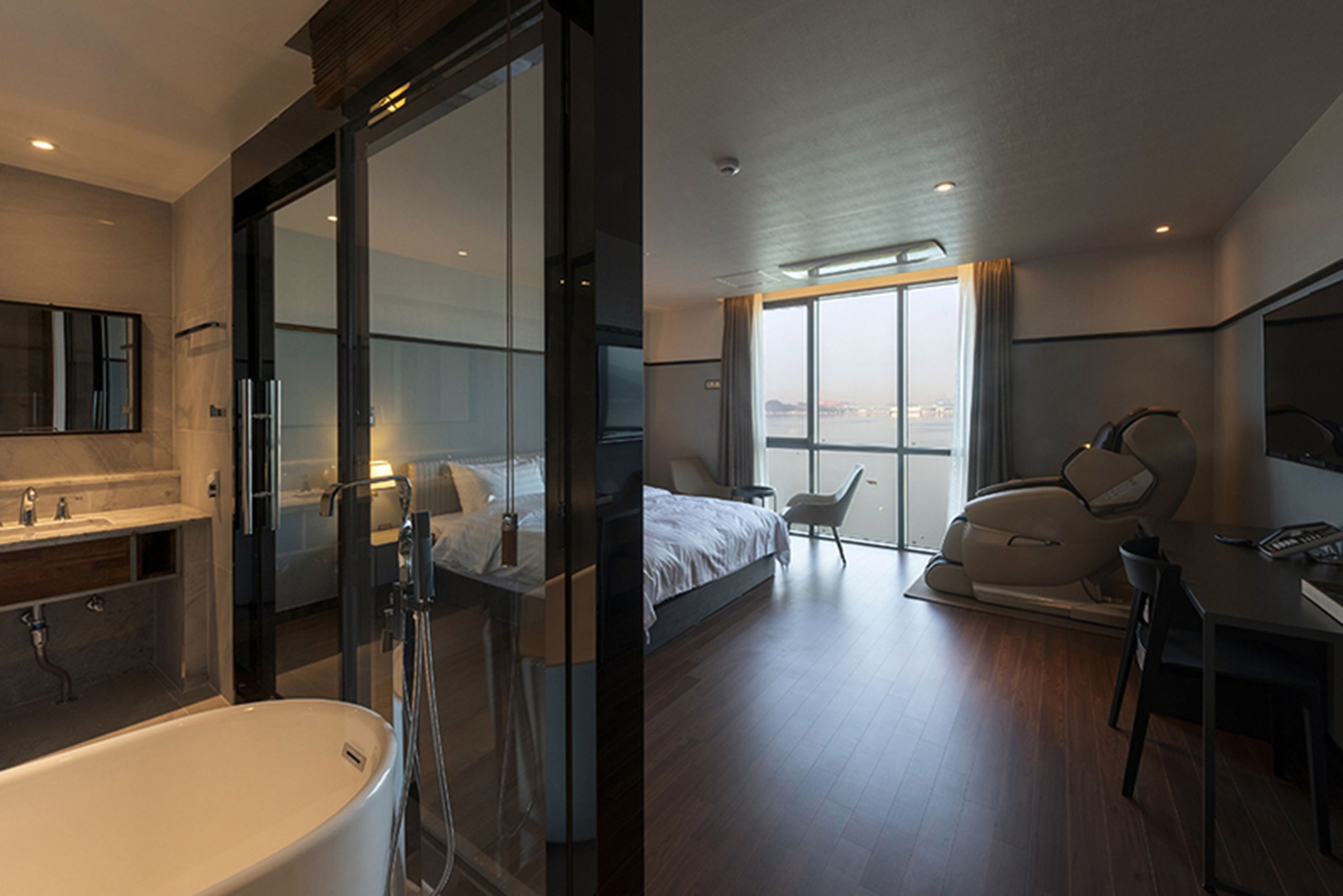 premium double room, 1 king bed, private bathroom, beachfront | down duvets, soundproofing, free wifi, bed sheets