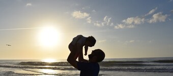 "The Beverly" Updated Beach House. Steps from the beach! August Availability