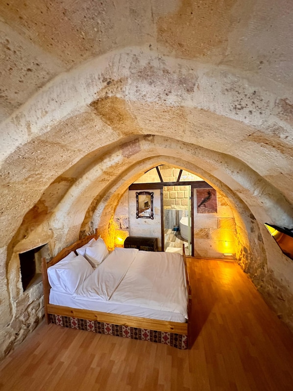 Luxury Double Room (129)