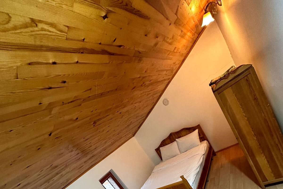 Loft (130)