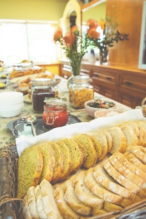 Daily buffet breakfast (EUR 5 per person) - Hotel Leal La Sirena (Vilanova de Arousa)