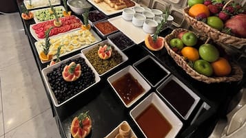 Breakfast, lunch, dinner served; local cuisine