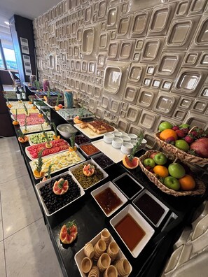Frokost, lunsj og middag serveres