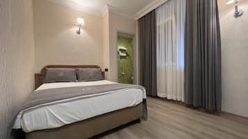 Standard Single Room | Minibar, in-room safe, desk, soundproofing