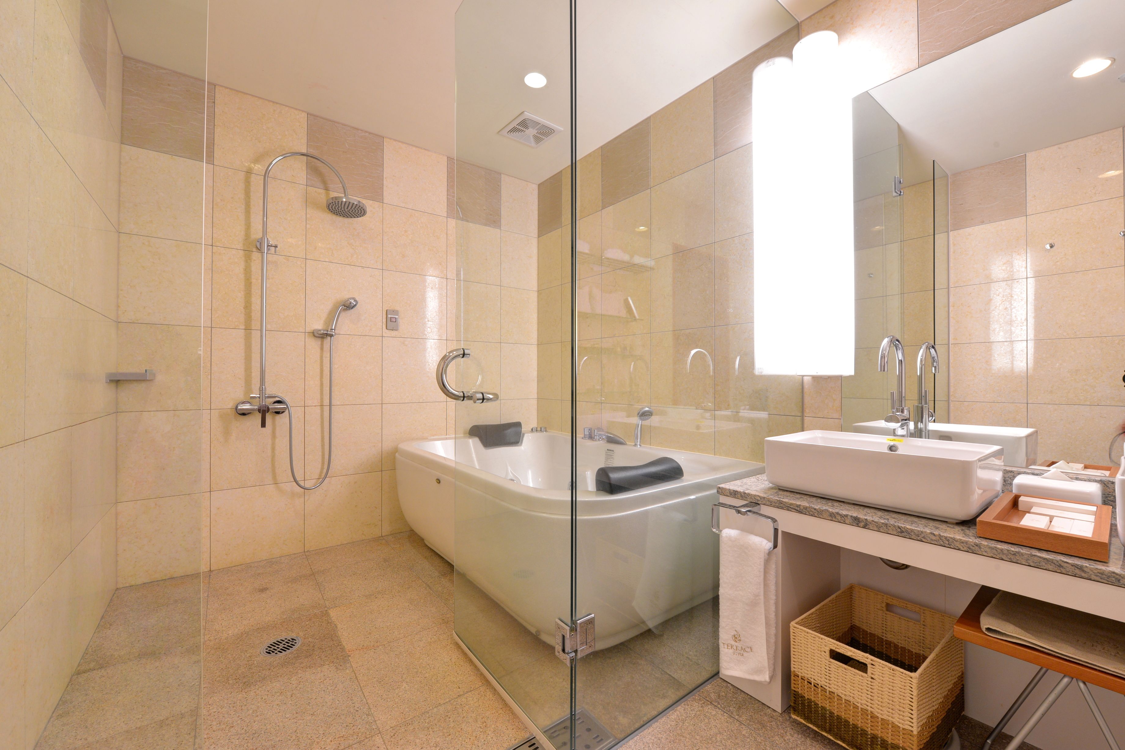 premium suite | bathroom | separate bathtub and shower, jetted bath, free toiletries, hair dryer