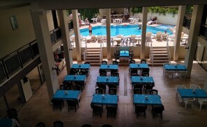 Se sirven desayunos, almuerzos y cenas; cocina internacional