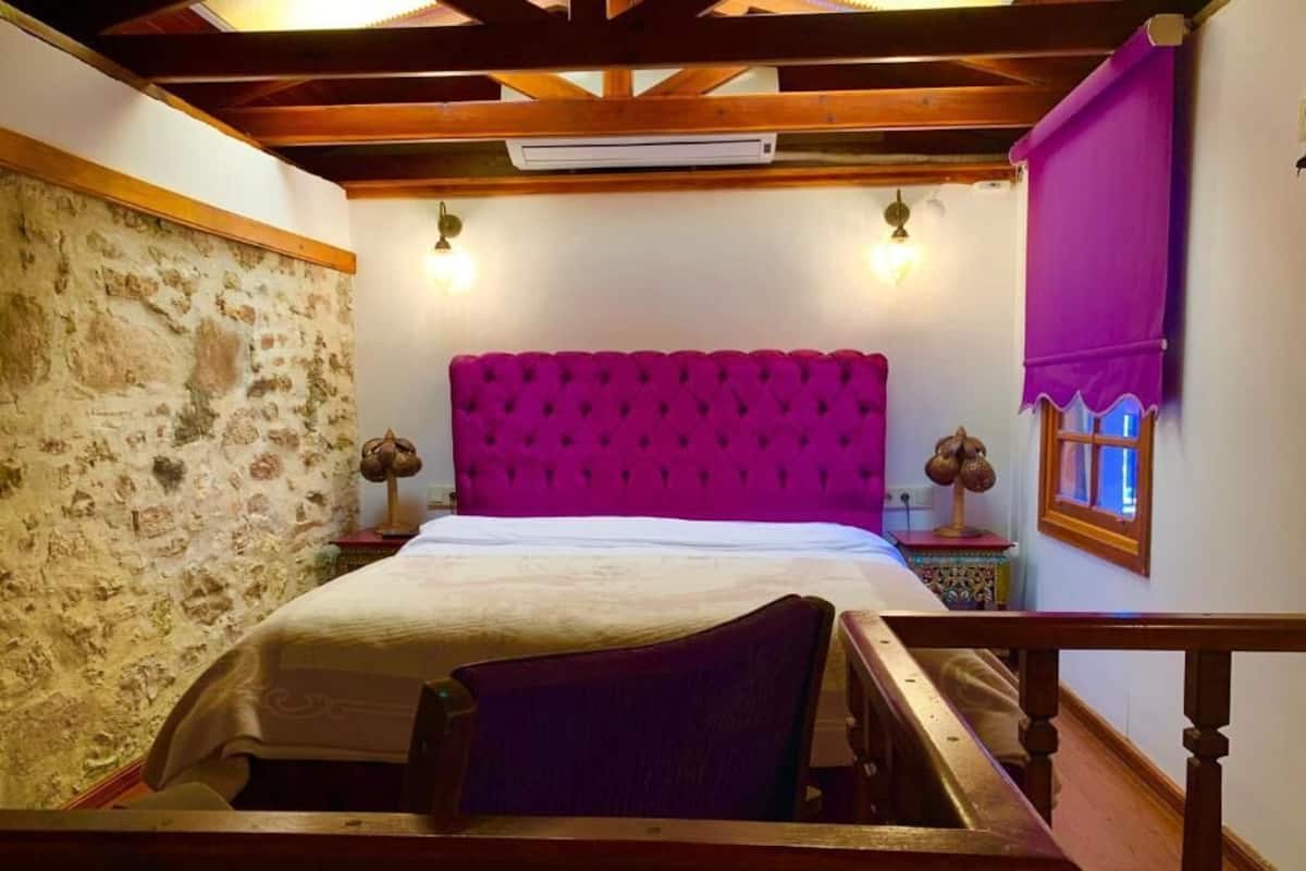 Quarto casal luxo, várias camas | Wi-Fi de cortesia