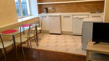 Apartment | Eigene Kochnische | Kühlschrank, Mikrowelle, Herdplatte, Wasserkocher