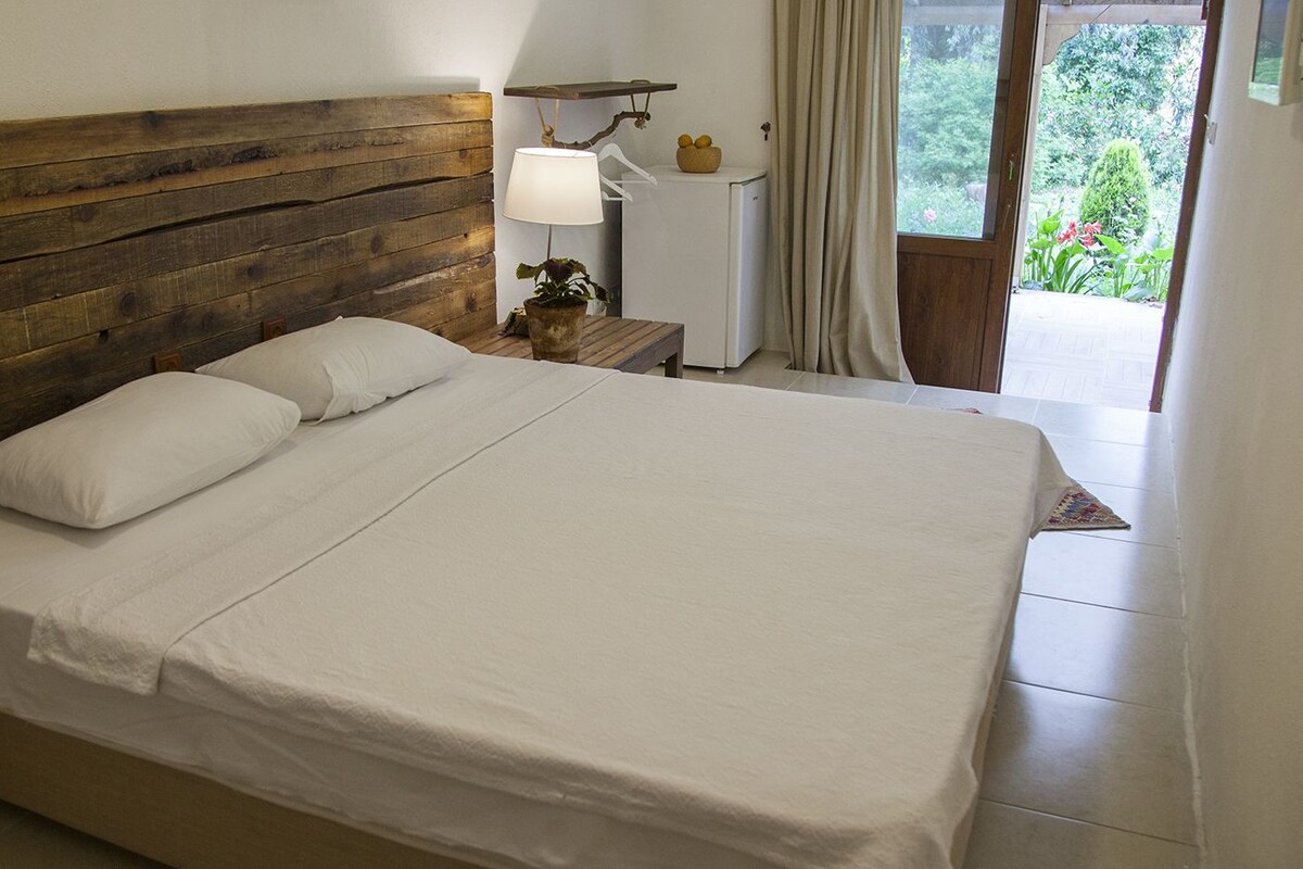 Standard-Doppelzimmer | Verdunkelungsvorhänge, Bügeleisen/Bügelbrett, kostenloses WLAN