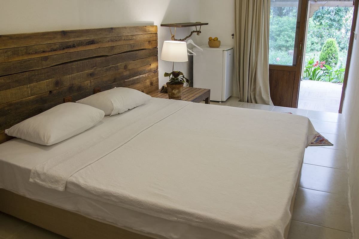 standard double room | blackout curtains, iron/ironing board, free wifi, bed sheets