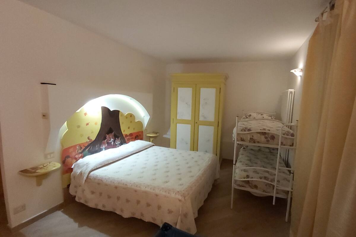 Comfort Studio (Autunno) | Premium bedding, desk, free cots/infant beds, free WiFi