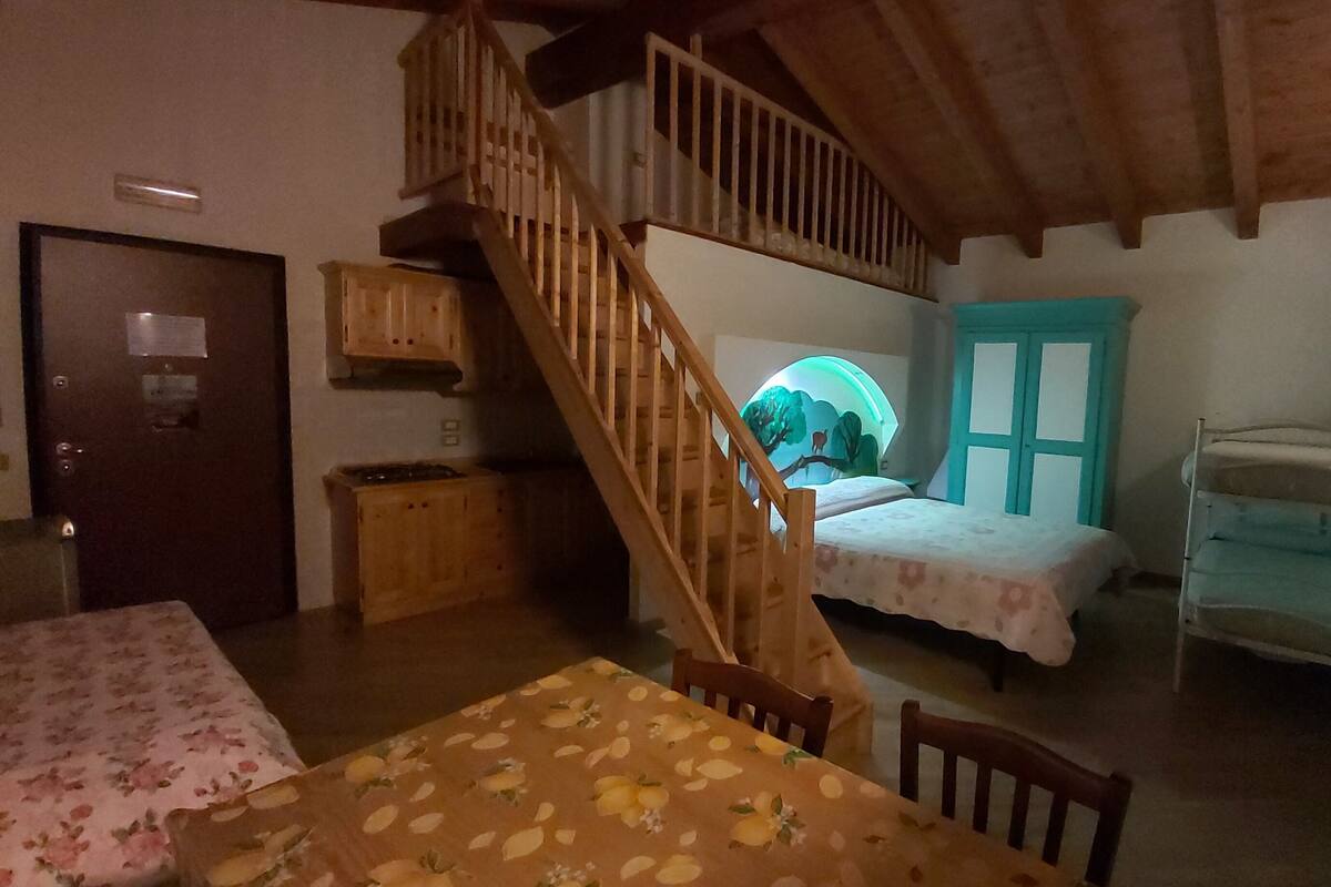Deluxe Studio (Estate) | Premium bedding, desk, free cots/infant beds, free WiFi
