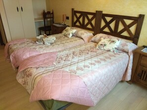 Twin Room | 1 bedroom, desk, soundproofing, rollaway beds - La Cerca de Doña Jimena (Ibeas de Juarros)
