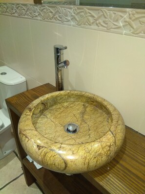 Habitación doble | Lavabo en el baño