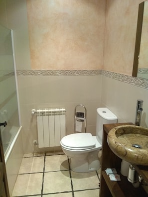 Double Room | Bathroom | Free toiletries, hair dryer, towels - La Cerca de Doña Jimena (Ibeas de Juarros)