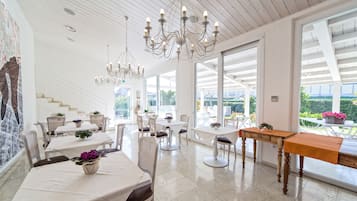 Tägliches einheimisches Frühstück (5.00 EUR pro Person)