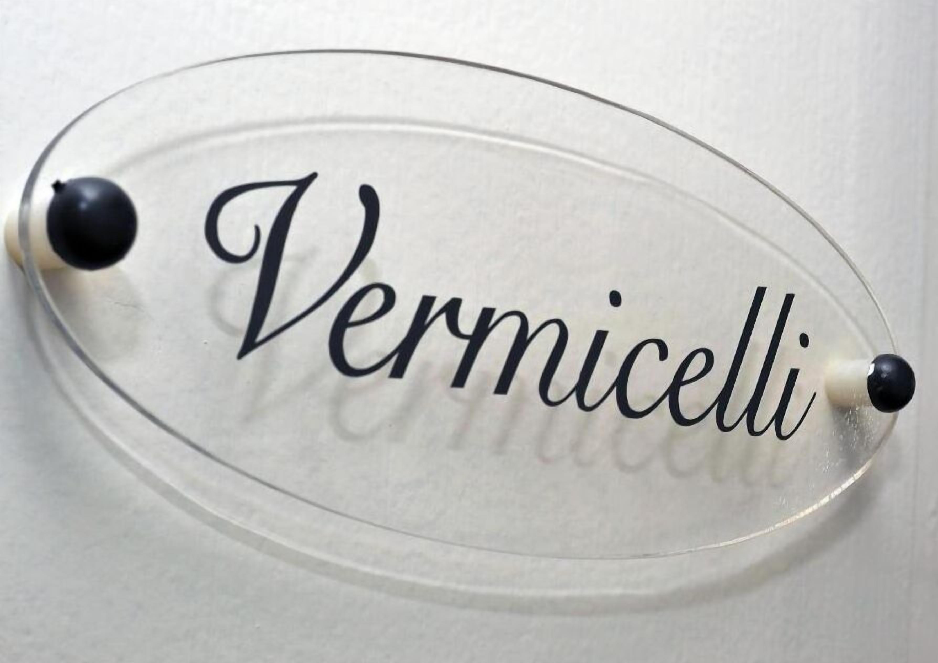 A clear, oval-shaped sign with the word "Vermicelli" written on it.