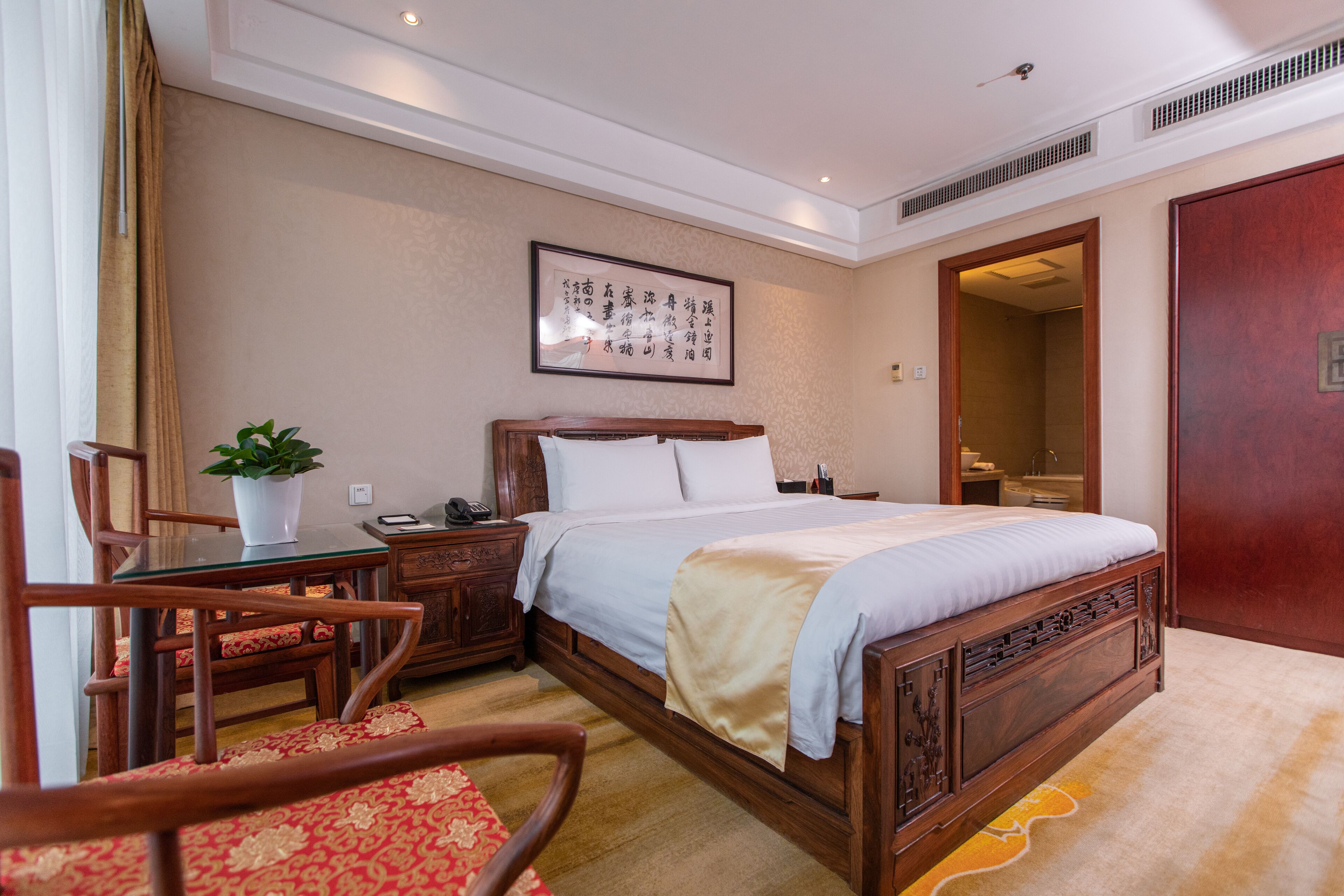 deluxe suite | minibar, in-room safe, desk, iron/ironing board