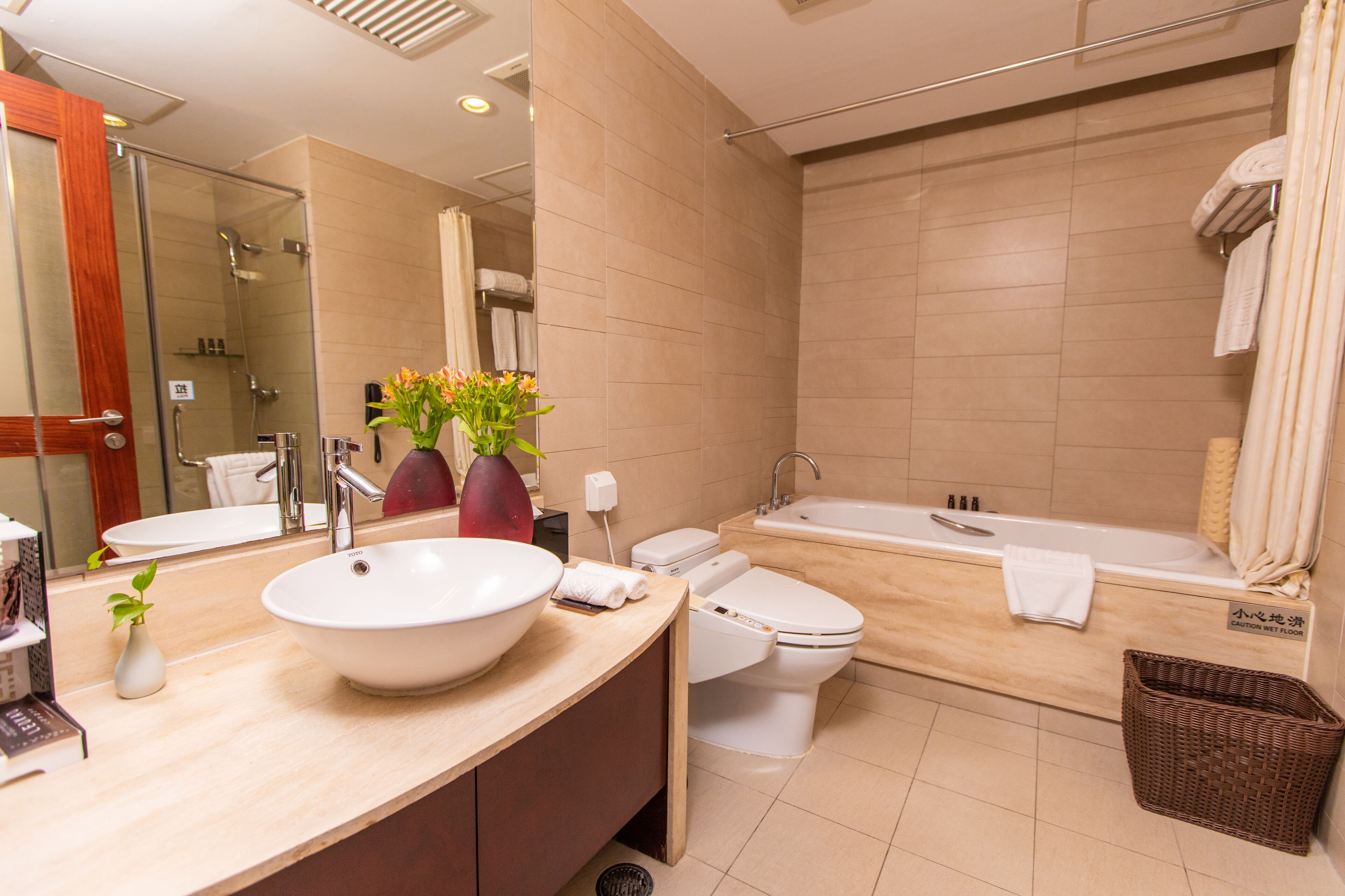 deluxe suite | bathroom | free toiletries, hair dryer, towels