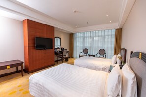 Quarto duplo empresarial | Frigobar, cofres nos quartos, escrivaninha