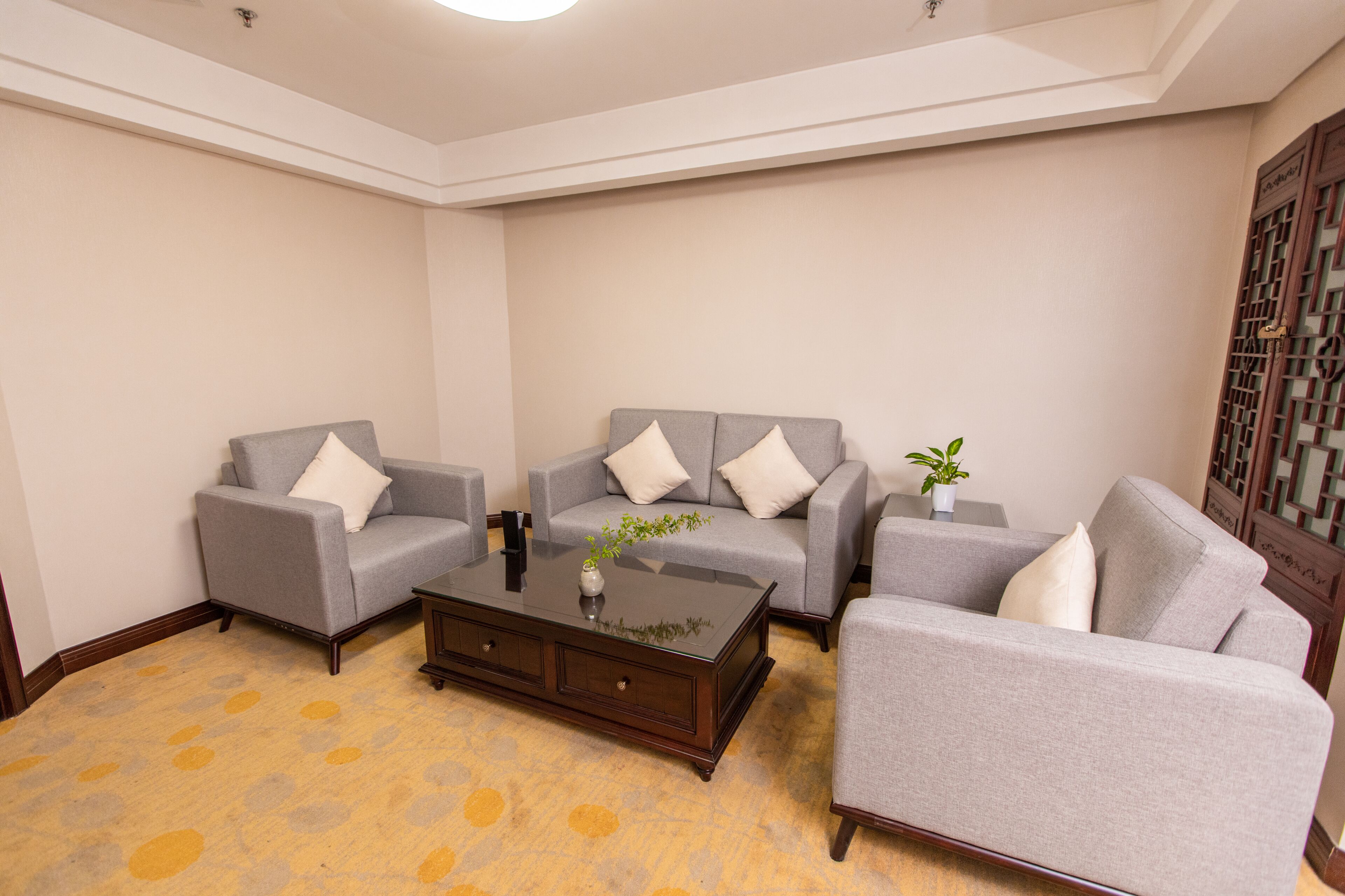 business double room | minibar, in-room safe, desk, iron/ironing board