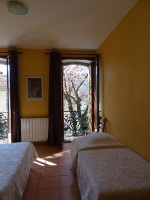 Triple Room | Lobby