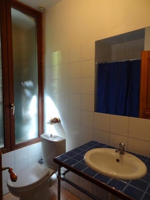 Cottage | Bathroom