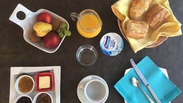 Petit déjeuner complet compris tous les jours