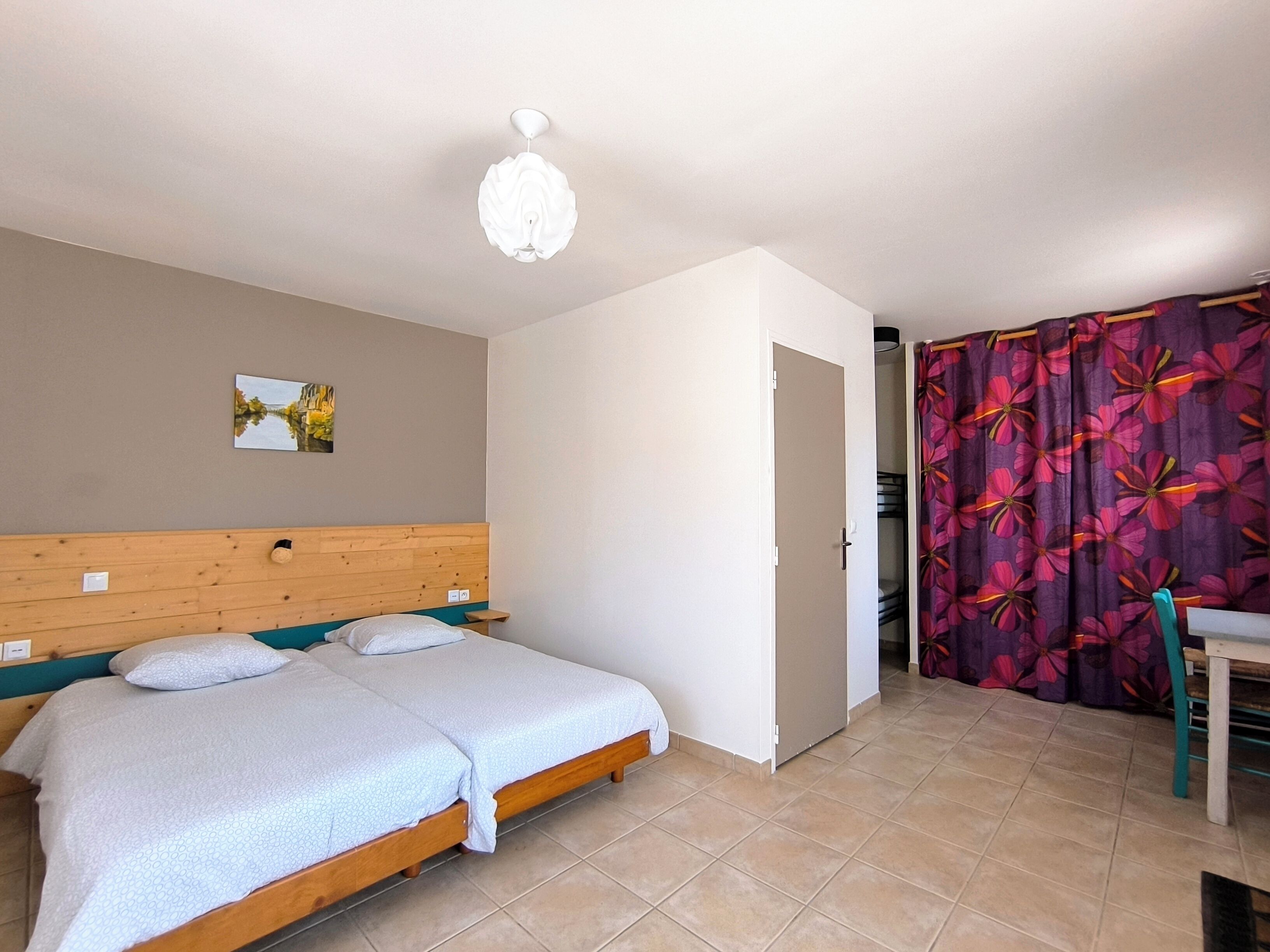 家庭四人房 | 獨特設計、獨特裝修、書桌、隔音