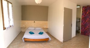 家庭四人房 | 特色装修、特色家居、办公桌、隔音